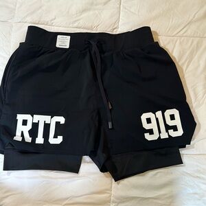Represent the code (919) shorts. Compression short lined. Pockets. Men’s MEDIUM